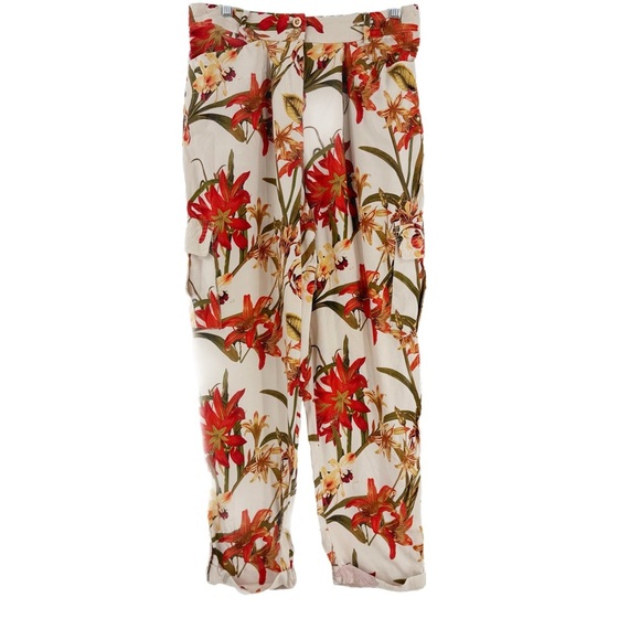 Chico’s Ultimate Fit Floral Cargo Vacation Pants in Size 0 (US 4). - Picture 1 of 9